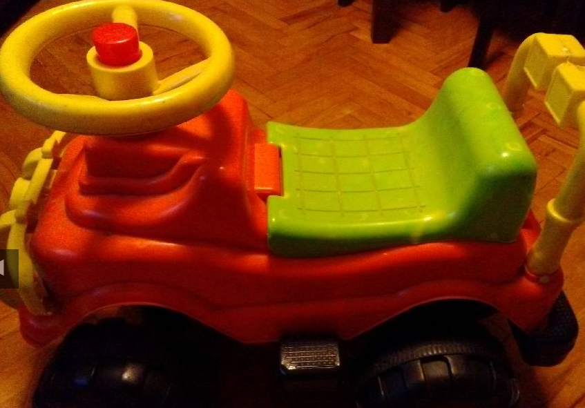 İkinci el çocuk motoru-kamyonu ve sallanan oyuncak fil