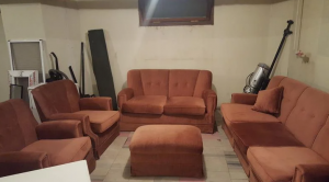 Kervan koltuk takımı Ev değişikliği nedeni ile mobilyalar satışa çıkmış 11 Koltuk takımı 1 adet 3 lü, 1 adet 2 li, 2 adet tekli 4 parça ucuz