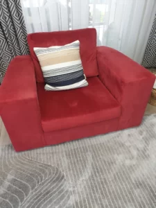 Kadife tekli kırmızı koltuk FİYATI: 450 TL