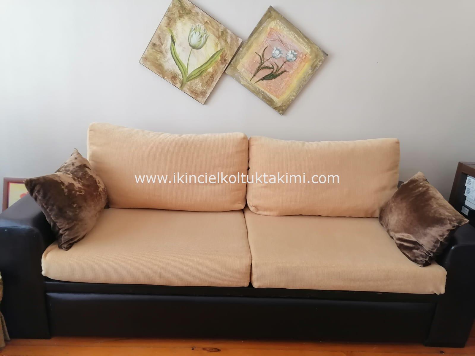 Kenarları deri altı açılan yatak olan çekyat FİYATI: 400 TL 3 kenarlari deri alti acilan yatak olan cekyat 1